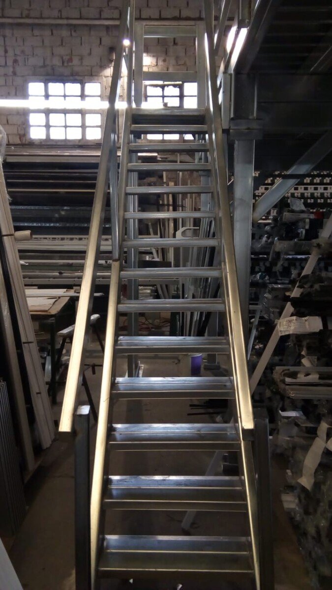 escalera metalica galvanizada